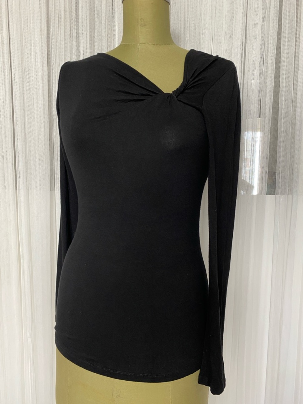 BCBGMaxAzria Black Twist-Shoulder Long Sleeve Top